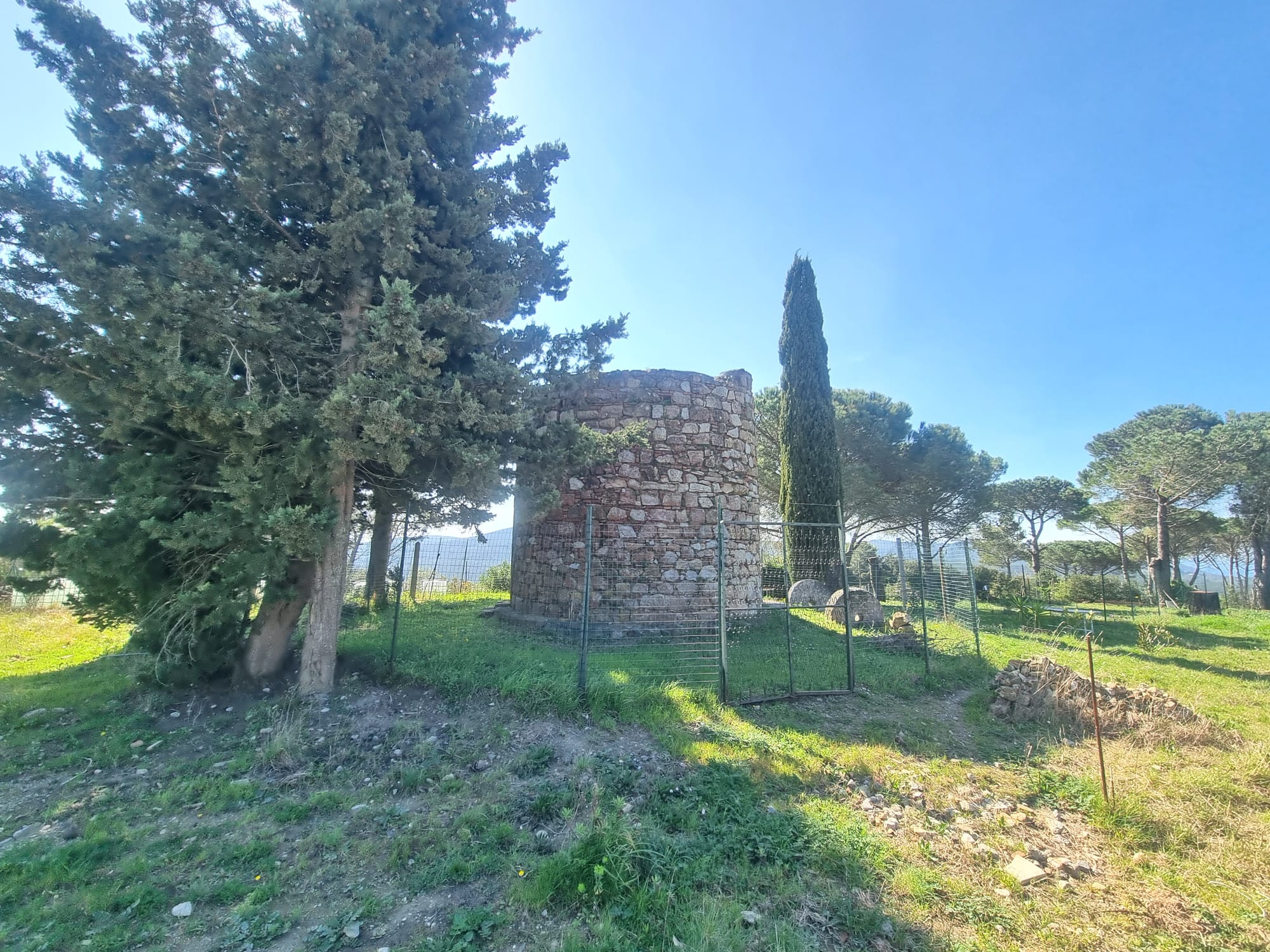 Mulino a vento del 1700 nella proprietà